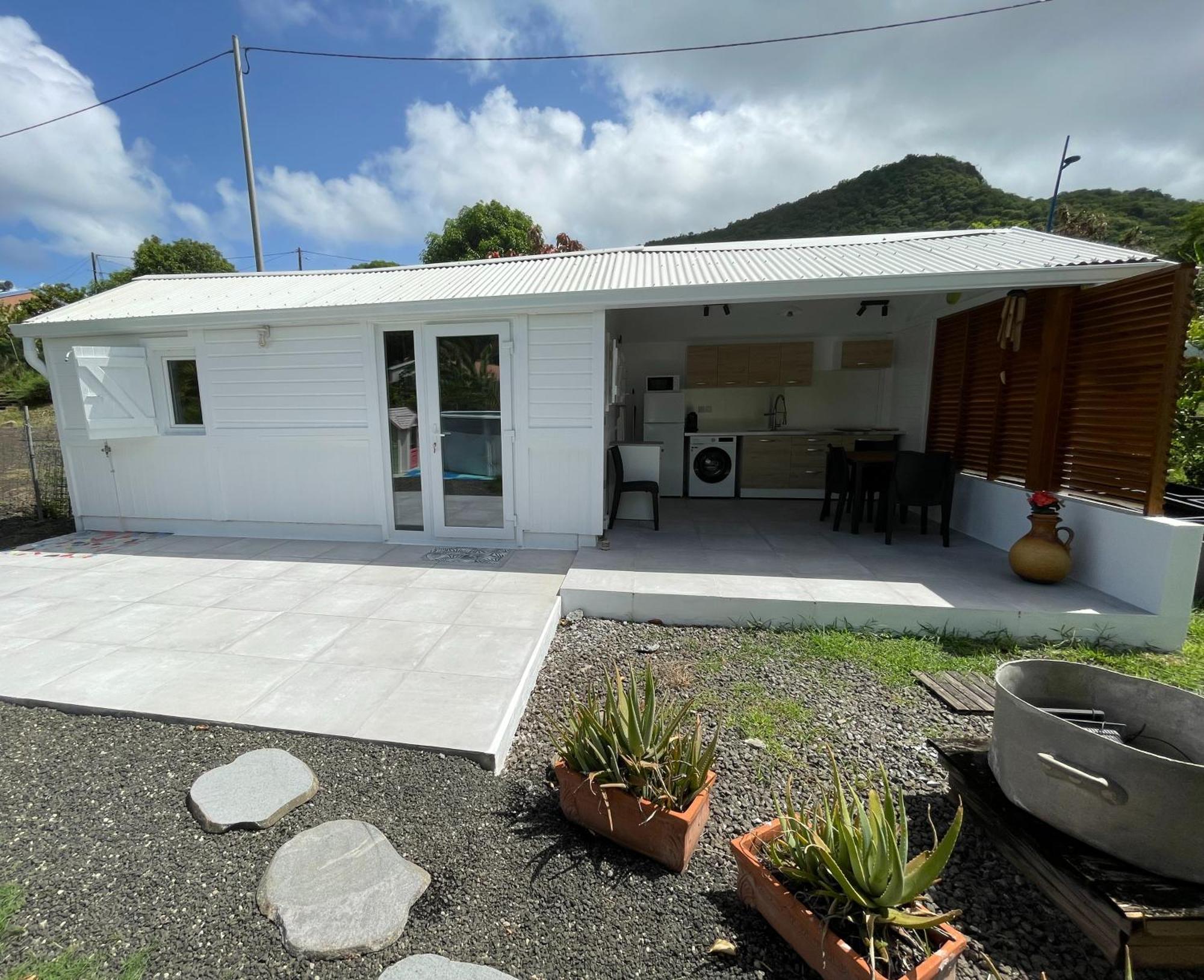 Bungalow "Doussin' Kreyol", Au Calme A 150M De La Plage Grande Anse 外观 照片