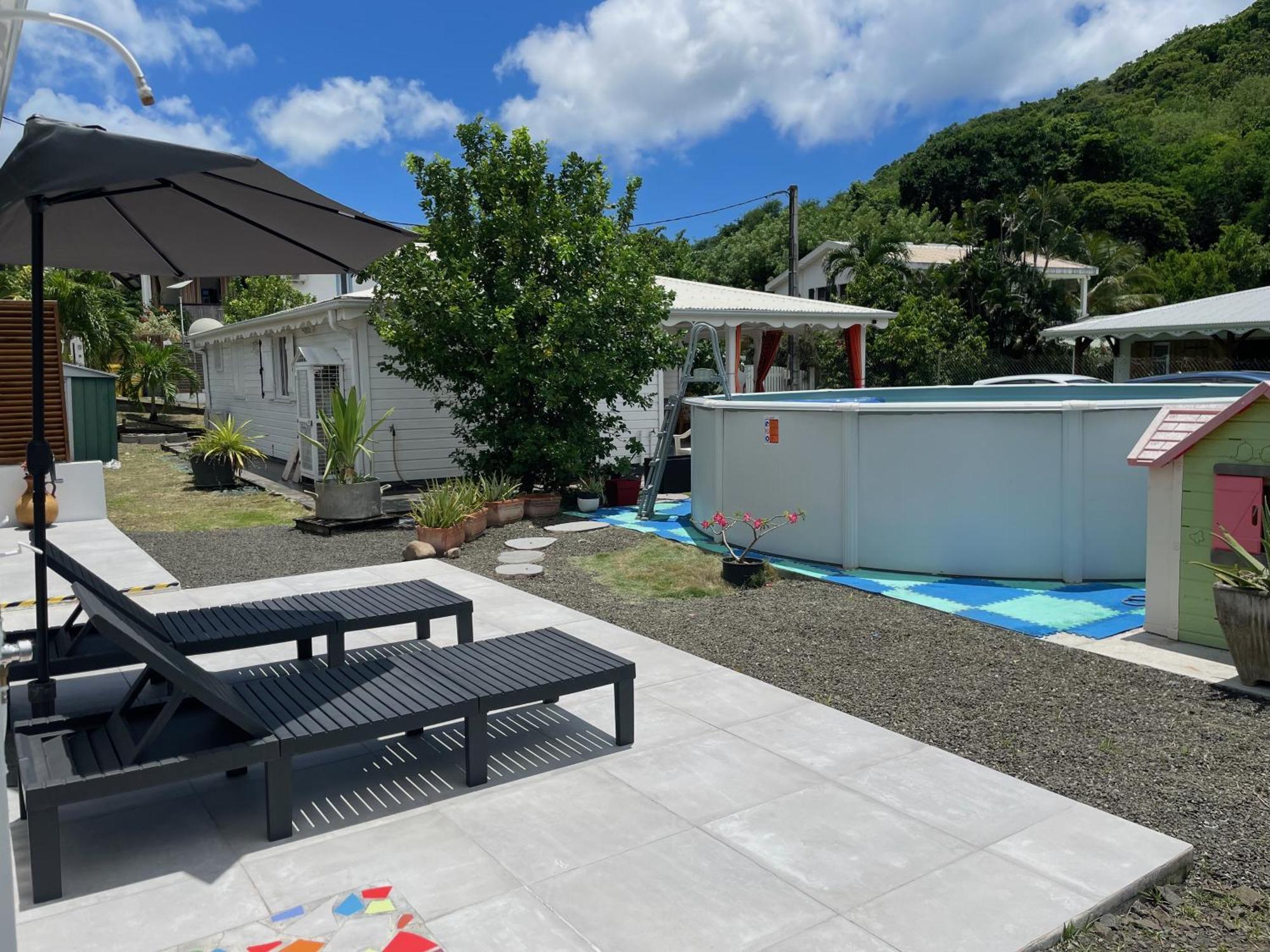 Bungalow "Doussin' Kreyol", Au Calme A 150M De La Plage Grande Anse 外观 照片